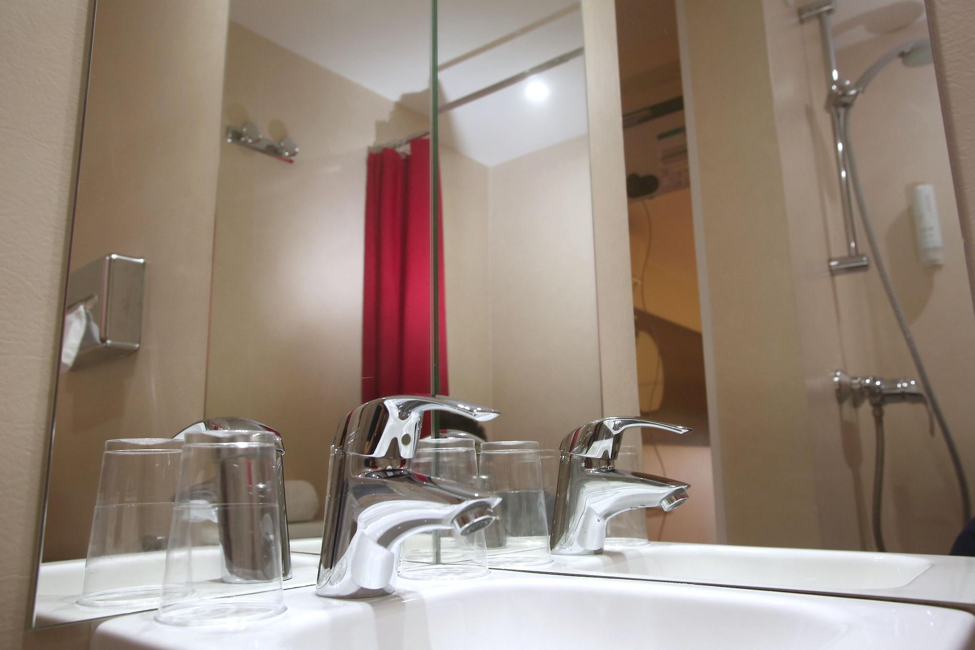Brit Hotel Lyon Eurexpo Bron Εξωτερικό φωτογραφία